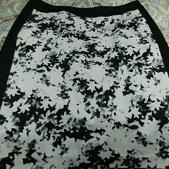 Apt. 9 Ladies Size 12 Skirt - Picture 4 of 5